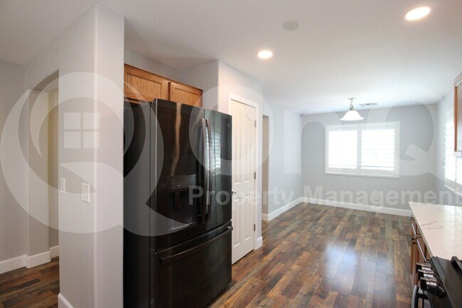 Building Photo - 2009 E Lindrick Dr
