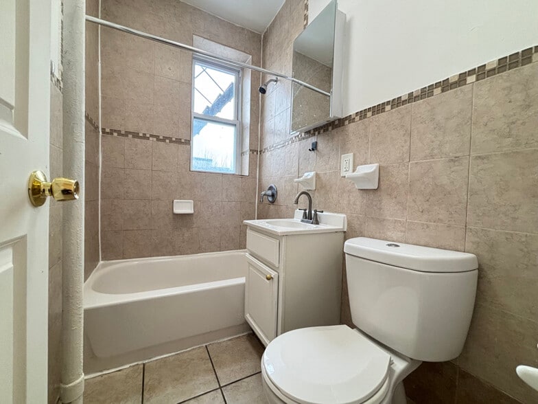 Building Photo - 220 51st St