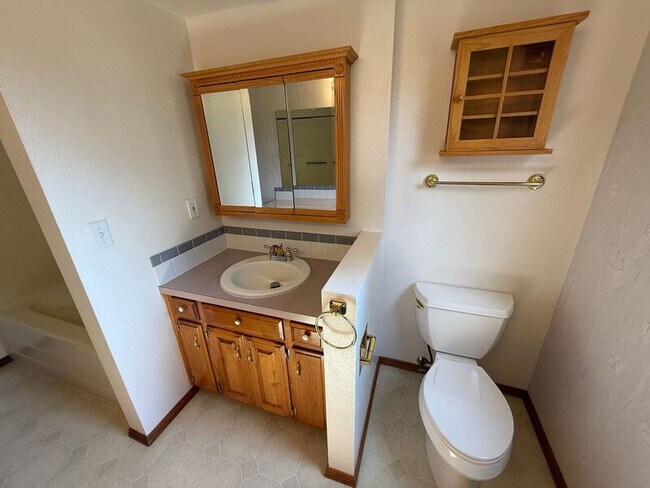 Building Photo - 460 SE Conifer Pl