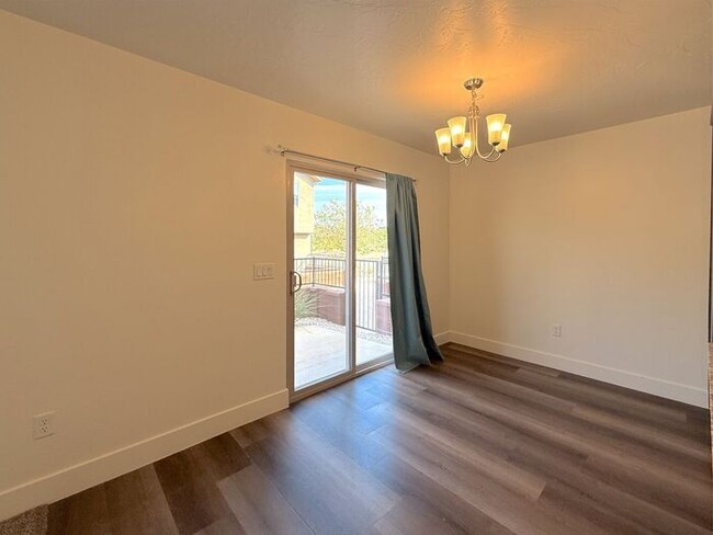 Building Photo - 4 bed, 2.5 bath home w/2 car garage