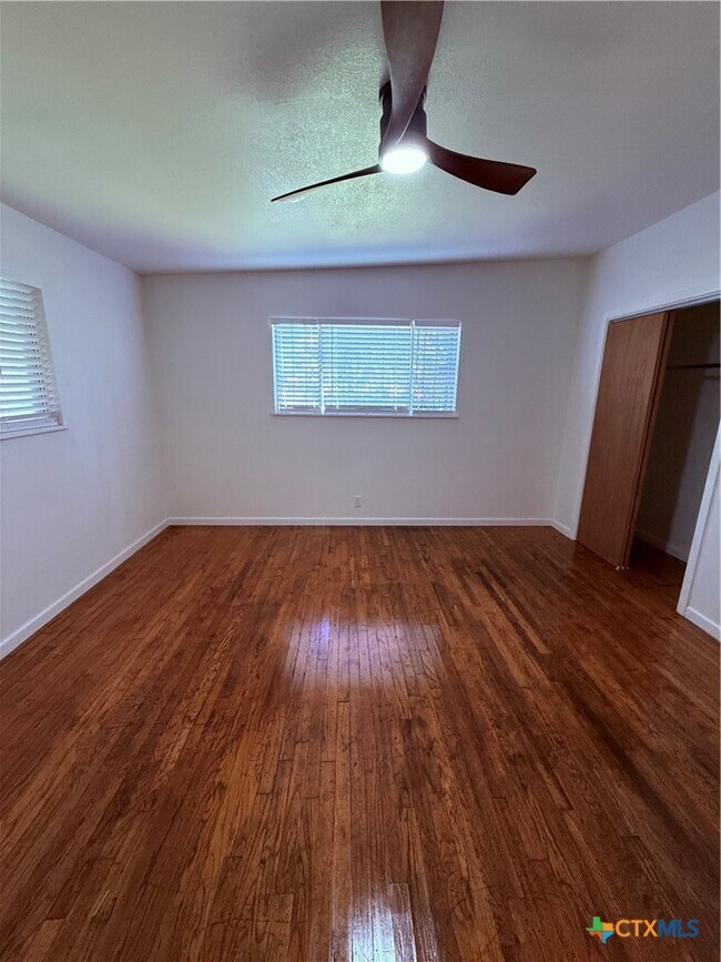Building Photo - 2218 Terrace Dr