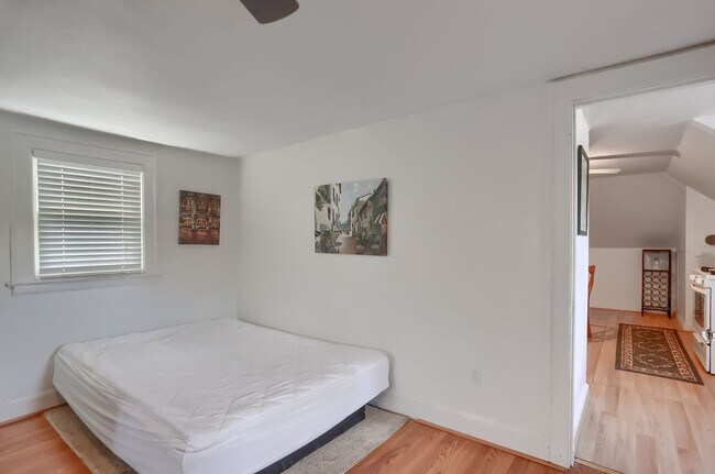 Building Photo - 3409 Portola Ave