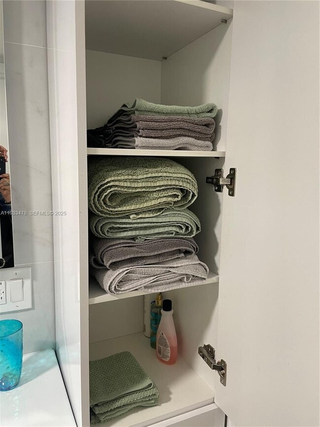 Building Photo - 2030 S Ocean Dr