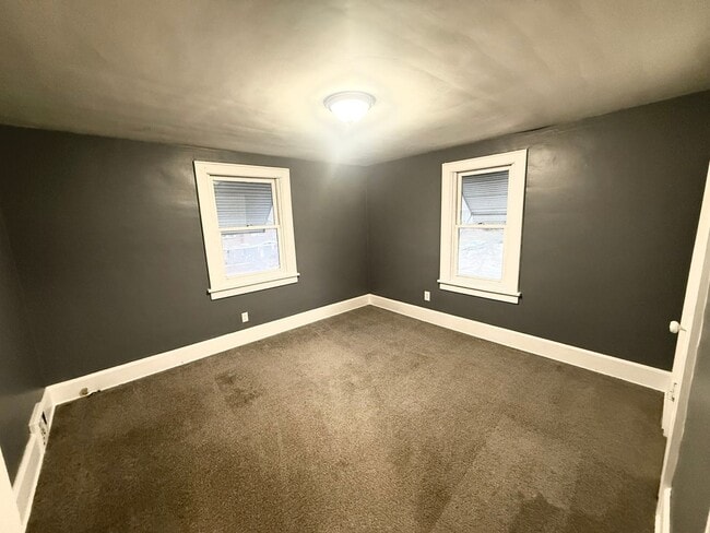 Building Photo - Three bedroom two bathroom home for rent