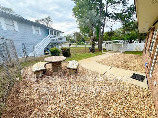 Building Photo - 504 Kelly St