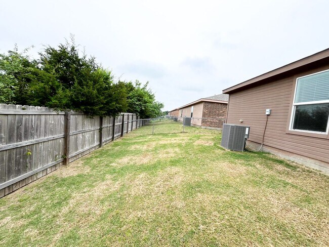Building Photo - 1515 Justin Lp