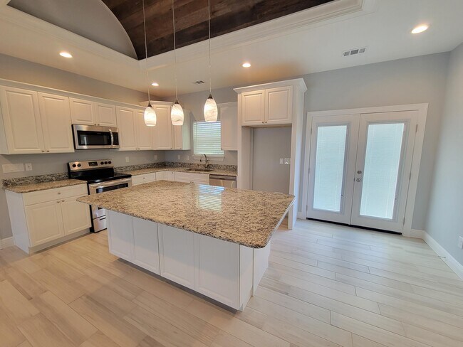 Building Photo - 1628 Ponderosa Dr