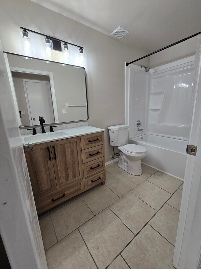 Building Photo - 3543 Diamond Terrace