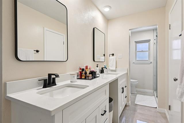 Building Photo - 2106 Avalon Ln