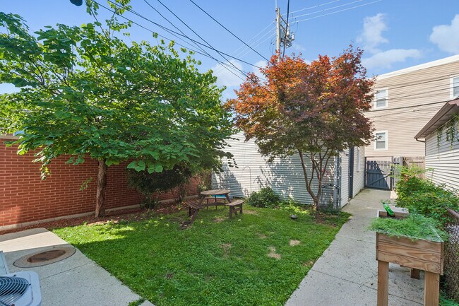 Building Photo - 2818 N Ashland Ave
