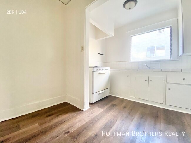 Building Photo - 524 1/2 Heliotrope -A