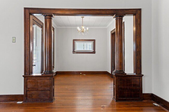 Building Photo - 602 E Jackson St