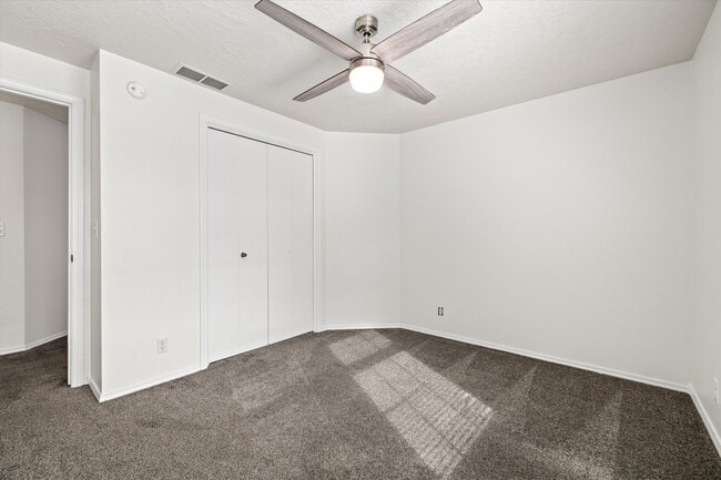 Building Photo - Charming 3-Bed, 3-Bath Home in Quiet Boise...