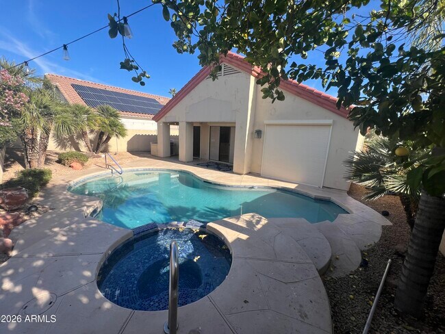 Building Photo - 4620 N Clear Creek Dr