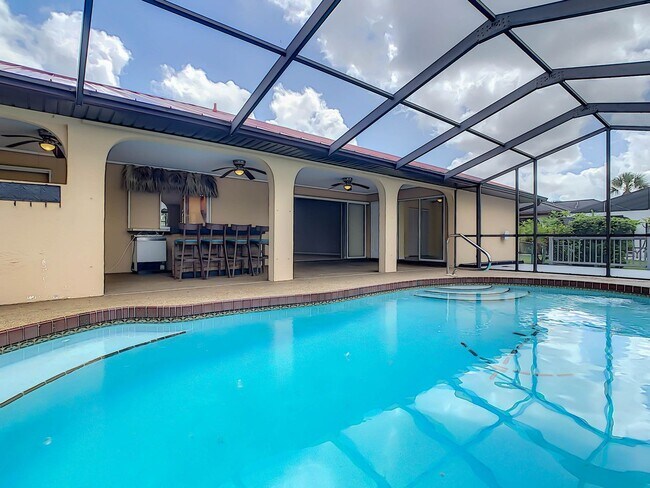 Building Photo - Port Charlotte Waterfront Pool Home - Grea...