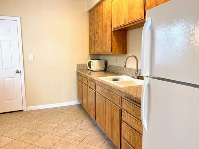 Building Photo - Ventura | 3 Bed + 1 Bath | Belfast Ln