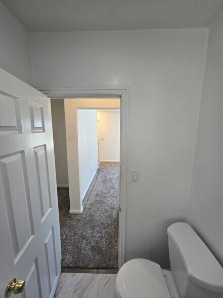 Building Photo - 509 W 200 S
