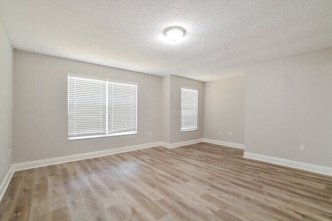 Building Photo - 250 Lynn St