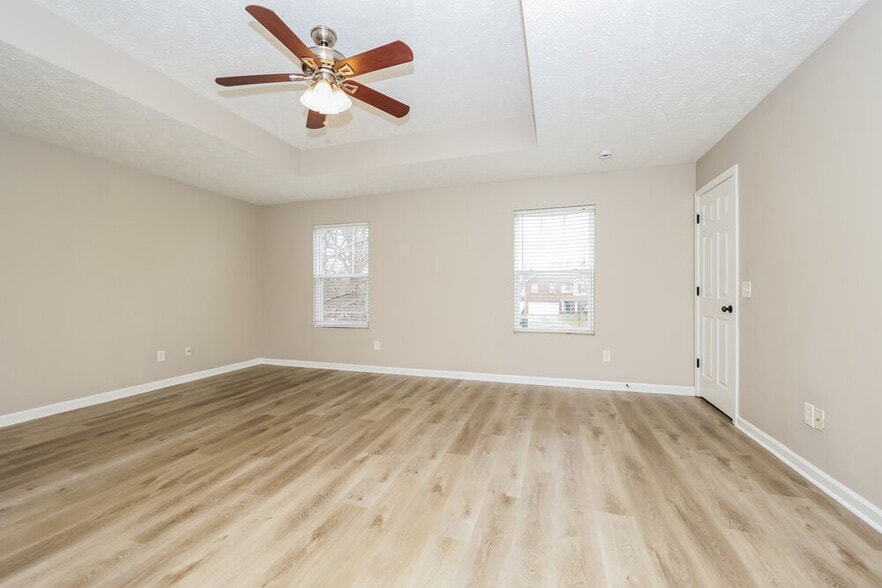 Building Photo - 5823 Roxbury Dr