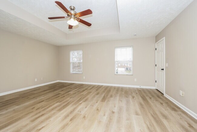 Building Photo - 5823 Roxbury Dr