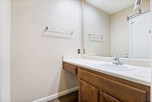 Building Photo - 2255 Thousand Oaks Dr