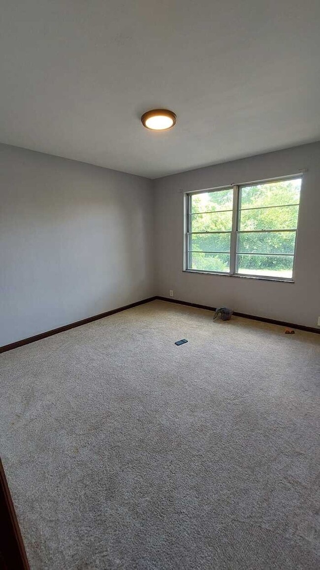 Building Photo - 2 bedroom 1 bath