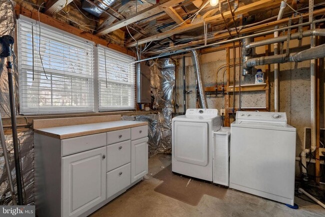 Building Photo - 2423 Bolton Ln