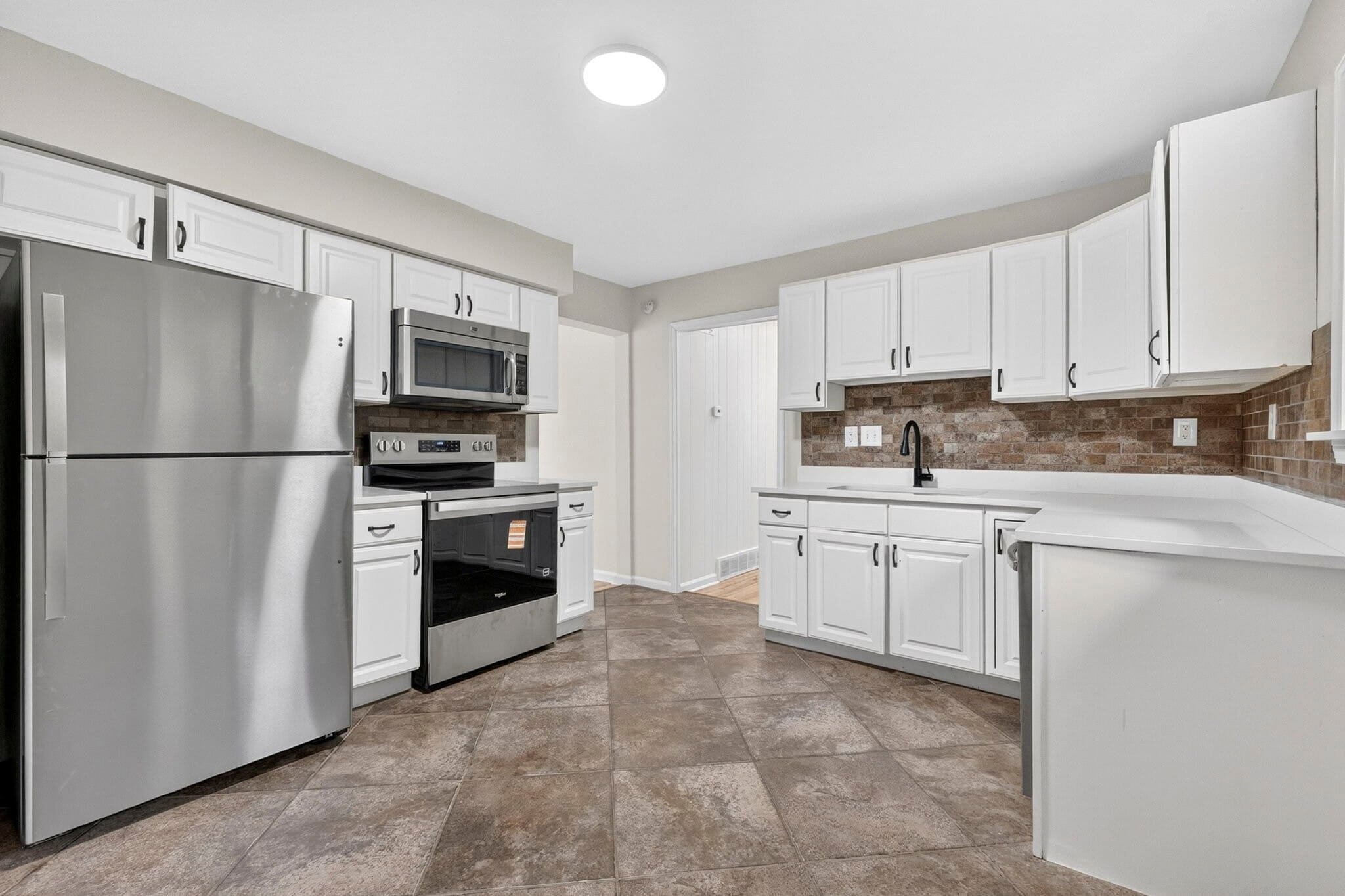 Building Photo - 121 Sunglow Dr