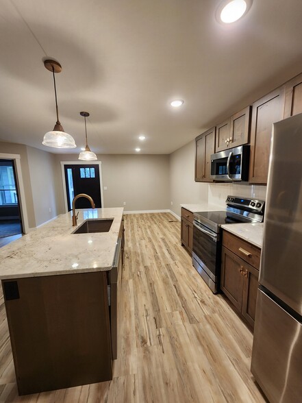 Building Photo - 2317 Lake Rd