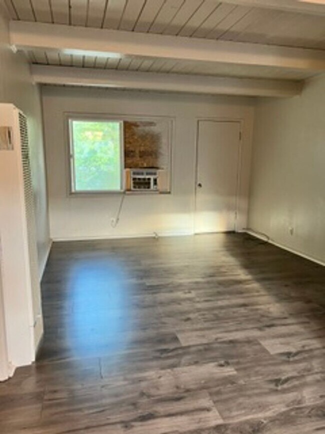 Building Photo - 675 Denslowe Dr