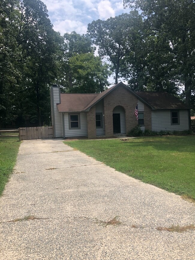 Building Photo - Charming 3 Bed 2 Bath Ranch Home in Indian...