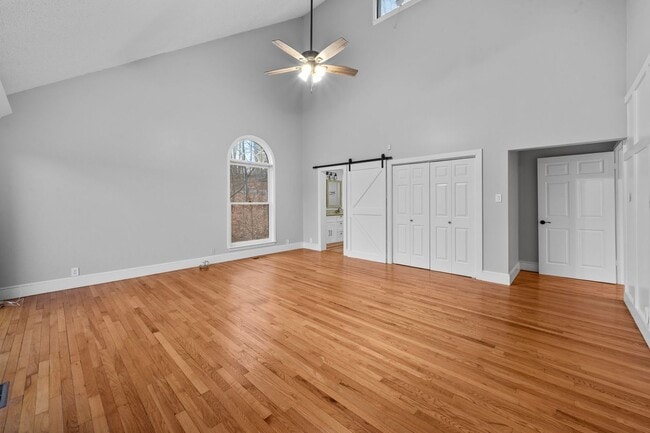 Building Photo - FREE RENT! Luxury Living on the River — Your Dream Home Awaits