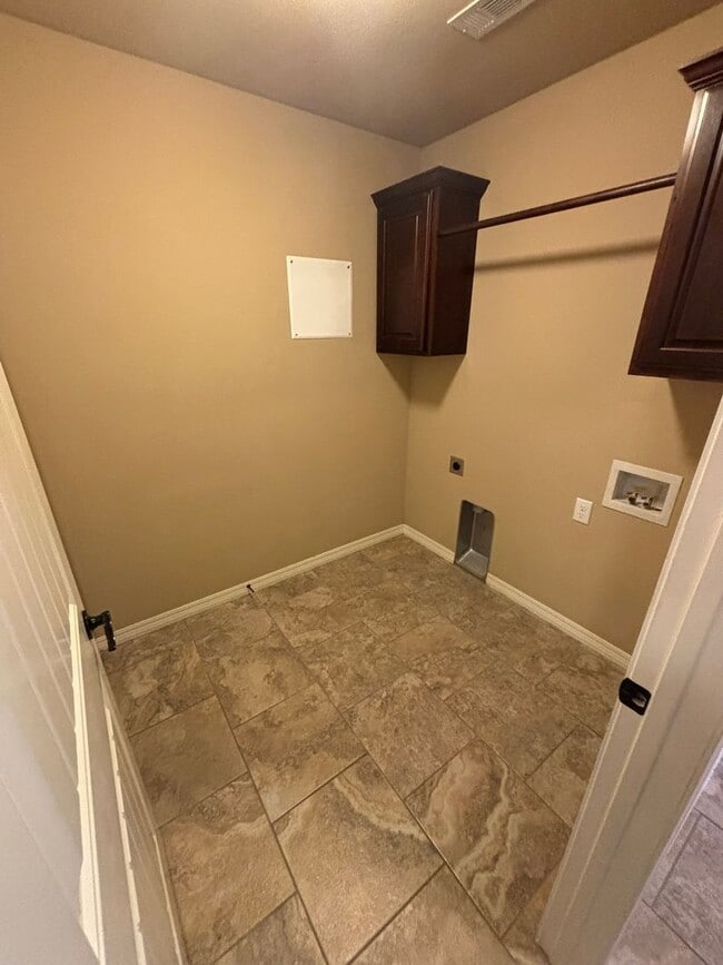 Building Photo - **COMING MID-JUNE**  Stunning 3-Bedroom, 2-Bathroom Single Family Home in Fayetteville!