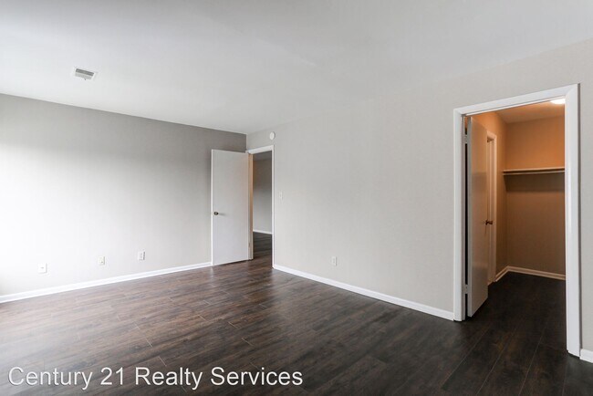 Building Photo - 1 br, 1 bath House - 811 Brian Dr. Unit 304