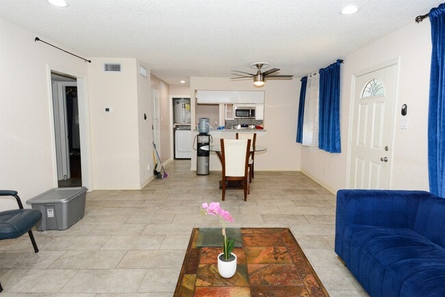 Building Photo - 5632 Birchmont Dr