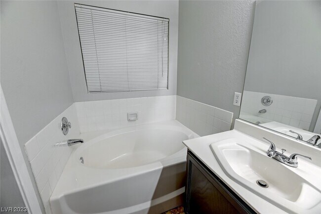 Building Photo - 116 Appian Way