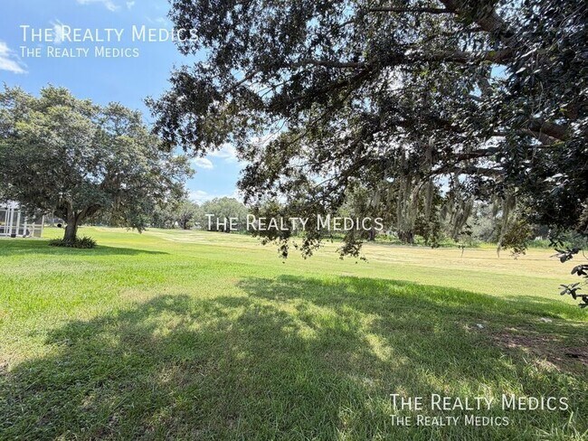 Building Photo - 1565 The Oaks Blvd
