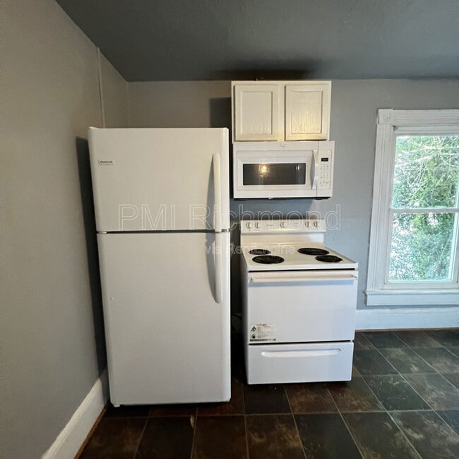 Building Photo - 104 Lee Ave