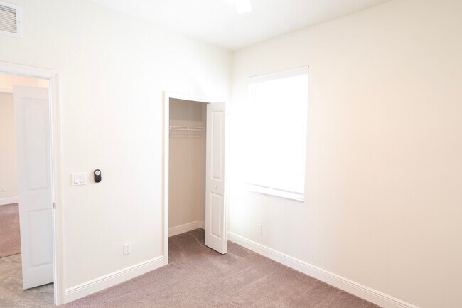 Building Photo - 10885 SW Robbia Way