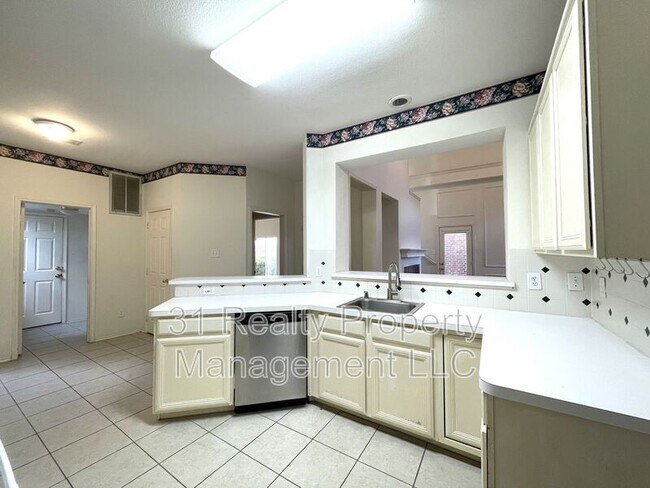 Building Photo - 4108 Hedgerow Dr