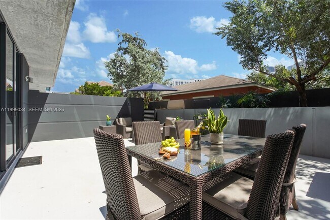 Building Photo - 201 SW 17th Rd