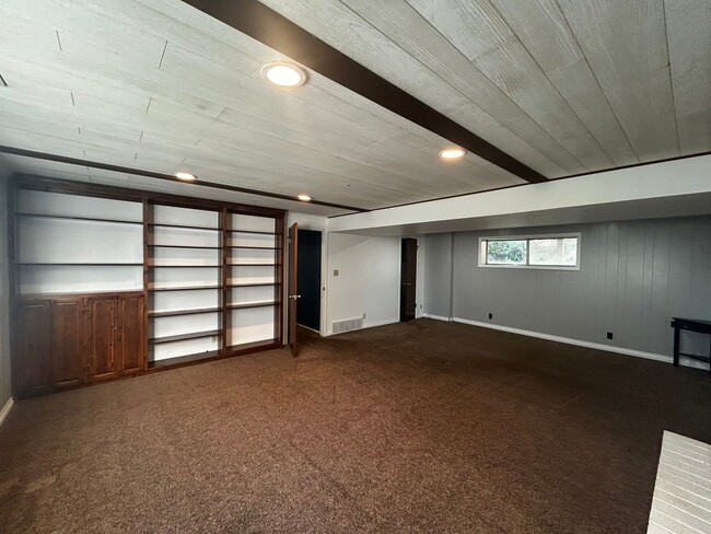 Building Photo - Price Reduced! Beautiful Home With Great S...