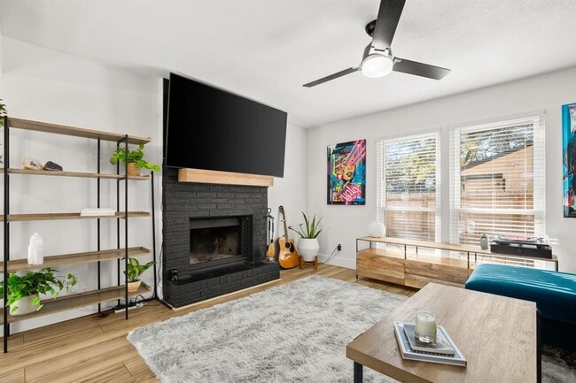 Building Photo - 7001 Woodhue Dr