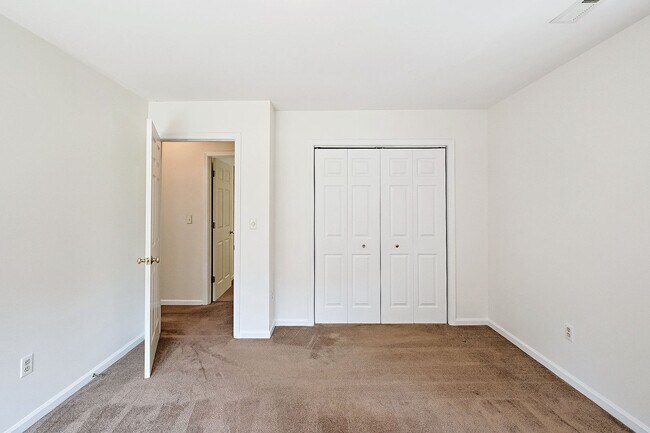 Building Photo - Move-In Ready, Dog-Friendly Preddy Creek Home