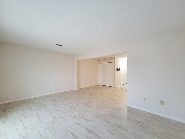 Building Photo - 1815 Country Village Blvd