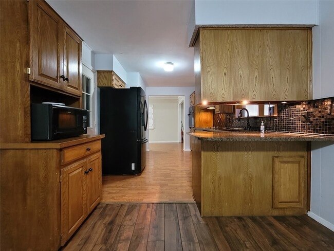 Building Photo - 738 Hawthorne Ln