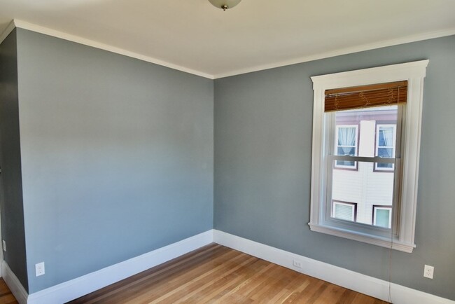 Building Photo - 106 Brook St