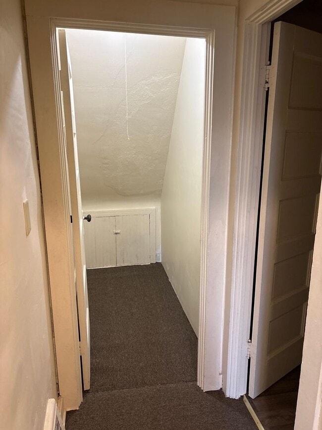 Building Photo - SPACIOUS 4 BEDROOM HOME READY TO WELCOME YOU