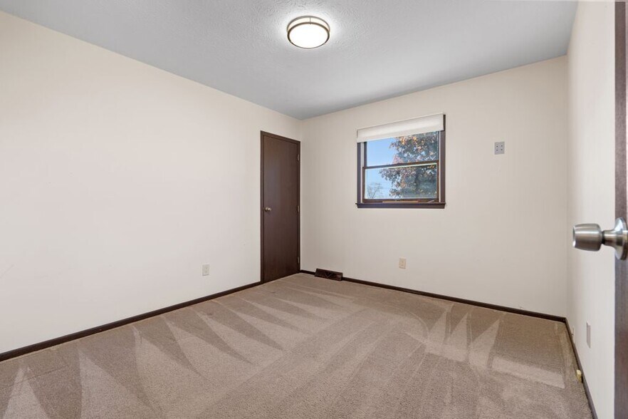 Building Photo - 270 W Orange Rd