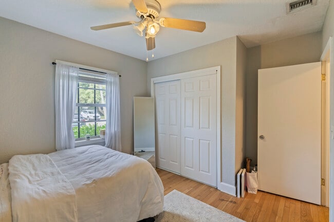 Building Photo - 548 NE 9th Ave